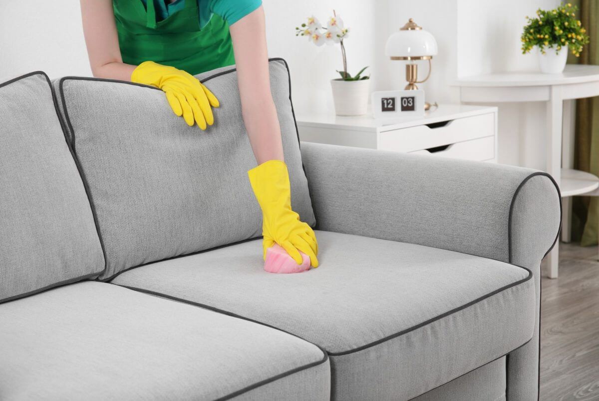 помыть мягкую мебель в домашних условиях быстро и эффективно